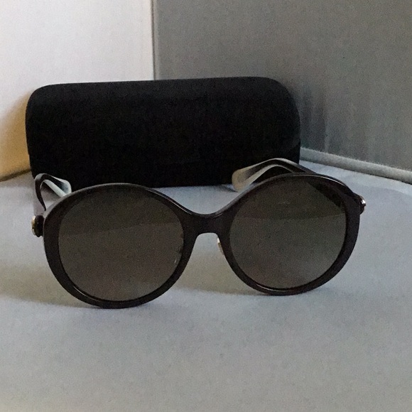 GUCCI SUNGLASSES FOR LADIES. - Picture 2 of 12